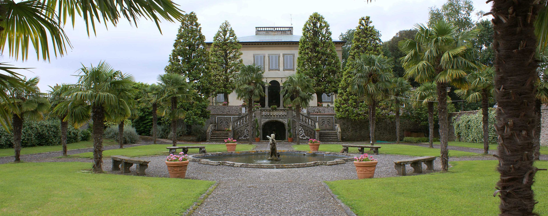 Villa Lazzareschi retro con giardino