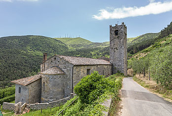 La chiesa di Ruota, uno dei borghi del Monte Pisano