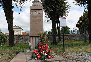 Il monumento ai Martiri Lunatesi a Lunata